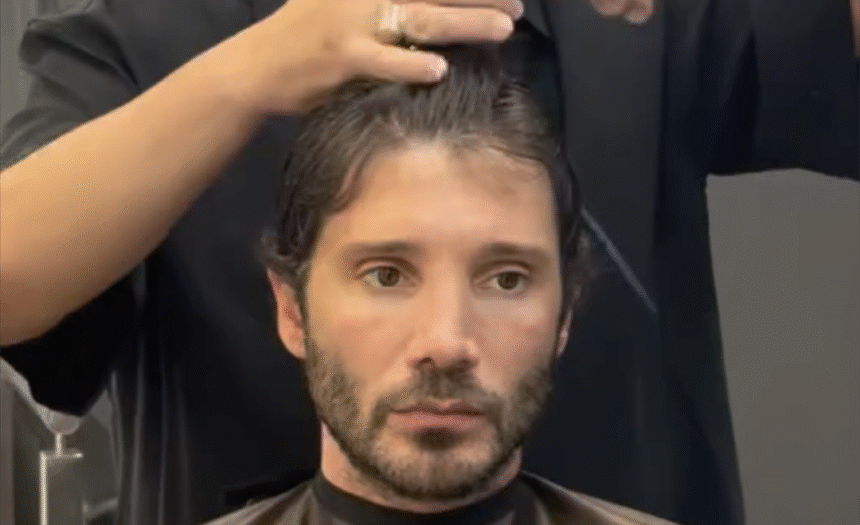 Stefano De Martino per l’estate cambia look: a Napoli va dall’hair stylist di fiducia e sceglie un “taglio graduato” - Gossip.it