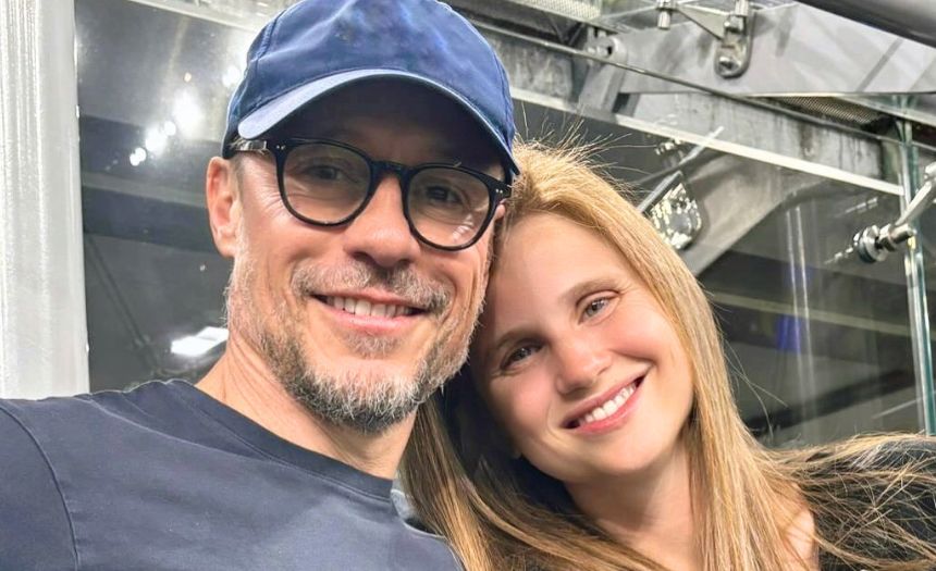 Stefano Accorsi diventa padre per la quinta volta, la moglie Bianca Vitali è incinta: annuncio con foto - Gossip.it