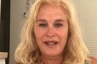 “Credo che mia figlia esista ancora: le parlo, la sento”: l’attrice di “Un Posto Al Sole” Marina Giulia Cavalli spiega come va avanti dopo la scomparsa di Arianna - Gossip.it