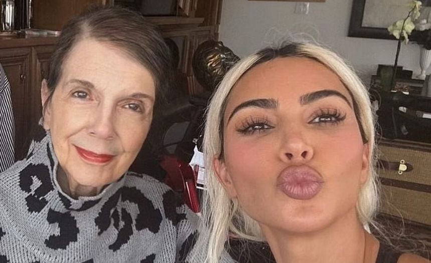Kim Kardashian piange la morte della nonna 91enne MJ, ma sui social è polemica per il post in vacanza: cos’è successo - Gossip.it