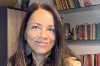 “Ero ingenua”: Valeria Rossi a 25 anni dal successo del tormentone “Sole, cuore, amore”, rivela che lavoro fa oggi - Gossip.it
