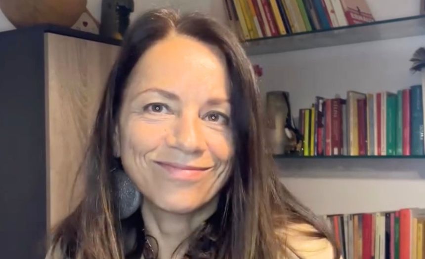 “Ero ingenua”: Valeria Rossi a 25 anni dal successo del tormentone “Sole, cuore, amore”, rivela che lavoro fa oggi - Gossip.it