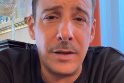 Francesco Gabbani malore e concerto interrotto a Letojanni, ecco come sta il cantante: “Sono vivo” - Gossip.it
