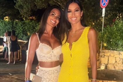 Elisabetta Gregoraci ritrova la sorella in Costa Smeralda: le due incantano con look super glamour - Gossip.it