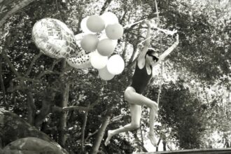 Meghan Markle festeggia 45 anni con Harry e la famiglia: le immagini intime del compleanno sobrio - Gossip.it