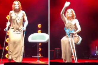 Noemi dopo l’incidente torna sul palco con le stampelle: “Sarei dovuta tornare più tardi” - Gossip.it