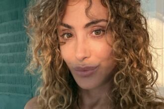 “Fai ancora la ragazzina”: Sabrina Salerno attaccata per gli scatti sensuali in bikini zittisce la follower, le sue parole - Gossip.it
