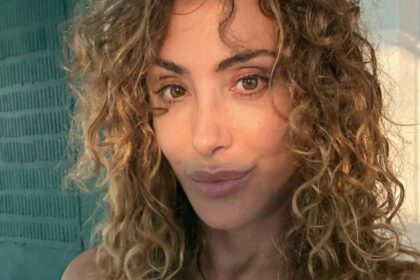 “Fai ancora la ragazzina”: Sabrina Salerno attaccata per gli scatti sensuali in bikini zittisce la follower, le sue parole - Gossip.it