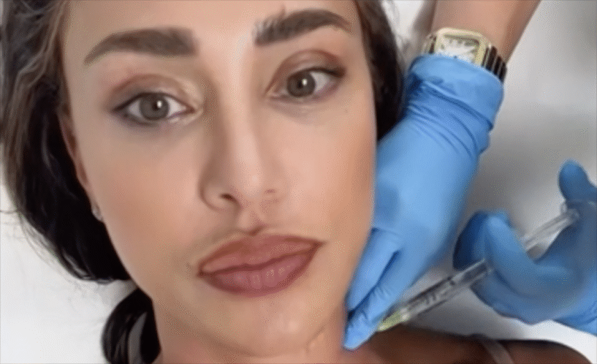 “Non fatelo prima di andare a cena”: Belen Rodriguez  mostra il collo pieno di bozzi e ironizza, guarda  - Gossip.it