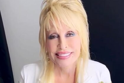 Dolly Parton, svelata la causa della morte: ecco quale malattia ha portato via in poco tempo la leggenda della musica country - Gossip.it