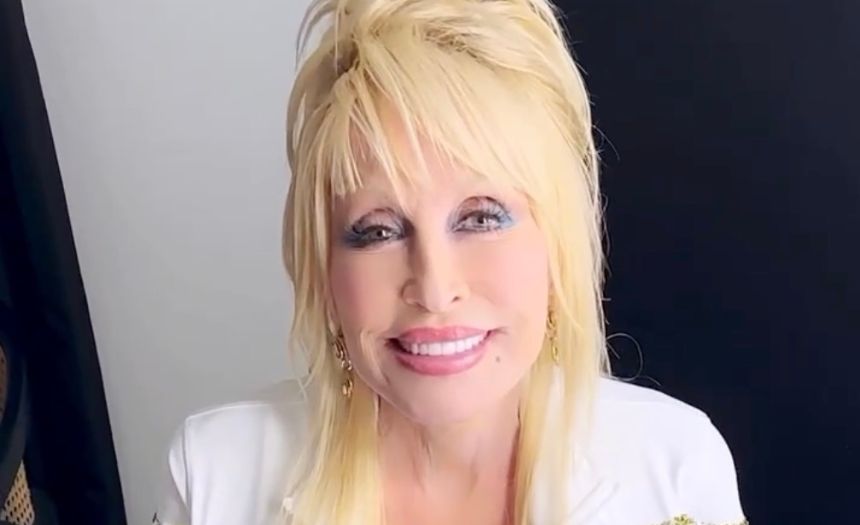 Dolly Parton, svelata la causa della morte: ecco quale malattia ha portato via in poco tempo la leggenda della musica country - Gossip.it