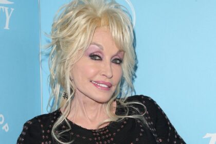 E' morta Dolly Parton, leggenda e icona della musica country: aveva 80 anni, l’annuncio - Gossip.it