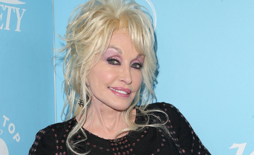 E' morta Dolly Parton, leggenda e icona della musica country: aveva 80 anni, l’annuncio - Gossip.it
