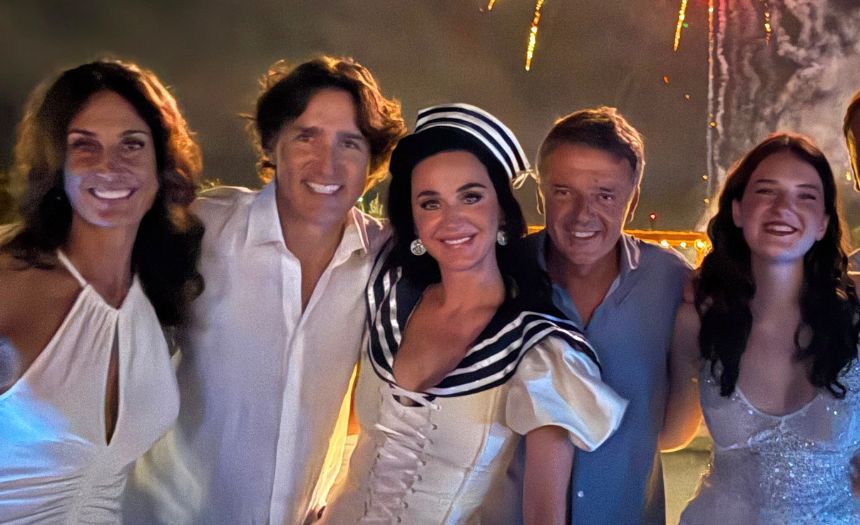 Matteo Renzi con moglie e figli incontra Katy Perry e il compagno Justin Trudeau in Sardegna: serata scatenata tra musica e amicizia - Gossip.it