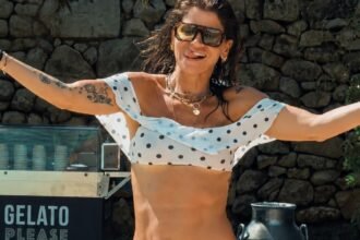 Alessandra Amoroso: la sua prima estate da mamma a 40 anni è con gli addominali scolpiti e il fisico al top - Gossip.it
