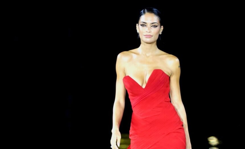 Elodie torna in passerella alla Paris Fashion week con un look total red: guarda - Gossip.it