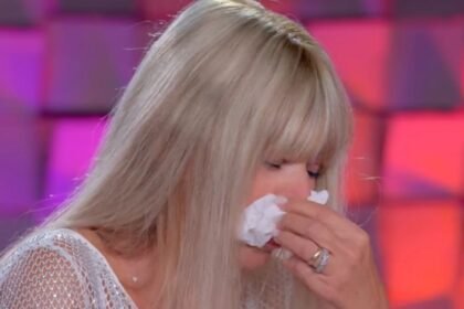 “Non sono pronta”: Alessandra Mussolini in lacrime in tv, non riesce a frenare la sua commozione, ecco perché - Gossip.it