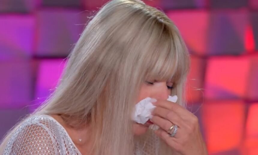“Non sono pronta”: Alessandra Mussolini in lacrime in tv, non riesce a frenare la sua commozione, ecco perché - Gossip.it