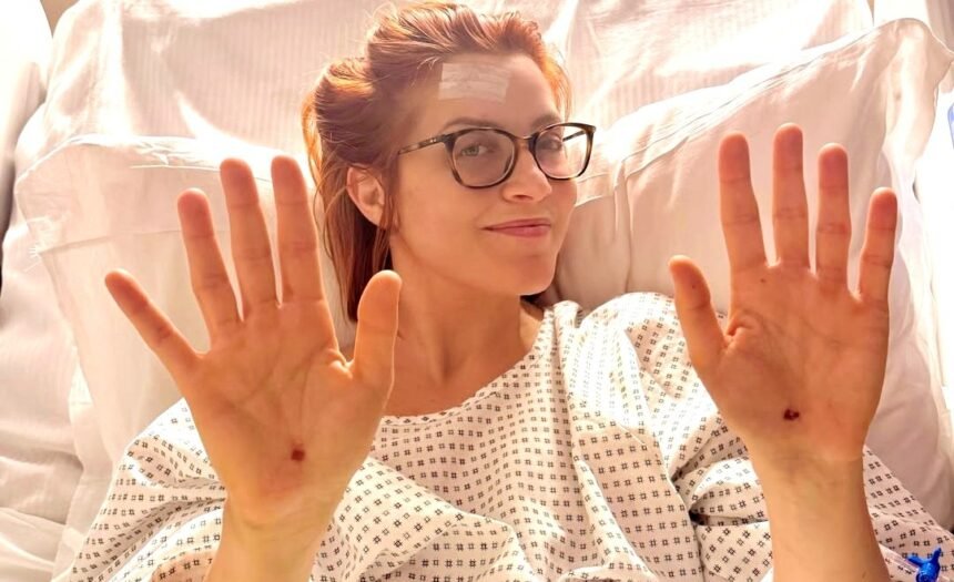 “Molto spaventata”: Noemi dopo essere caduta dal palco ha temuto la rottura della spina dorsale, ecco le fratture riportate - Gossip.it