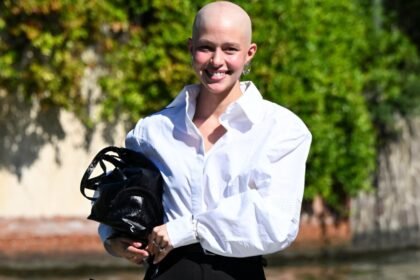“E anche quest’anno si fa”: Natalia Paragoni arriva calva al Festival di Venezia 2026 e conquista tutti con il suo coraggio - Gossip.it