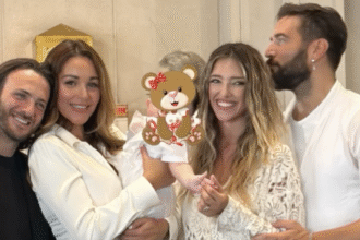 Alex Belli e Delia Duran felici al battesimo del figlio Gabriel con gli zii acquisiti del bambino, Mirko Gancitano e Guenda Goria - Gossip.it