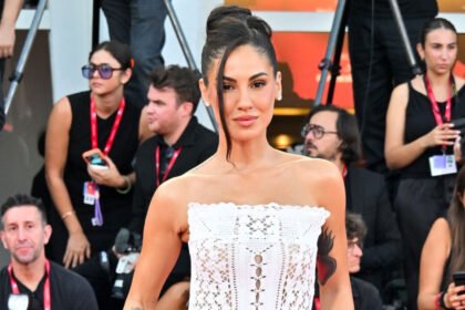 Giulia De Lellis al Festival di Venezia 2026  ‘in bianco’ con l’abito fatto coi centrini della nonna, foto - Gossip.it