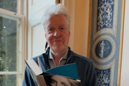 Re Carlo avrebbe detto “Ci dimenticheremo presto di Diana” dopo la morte della Principessa, lo sostiene il fratello di lei in un nuovo libro bomba: la reazione di Buckingham Palace - Gossip.it