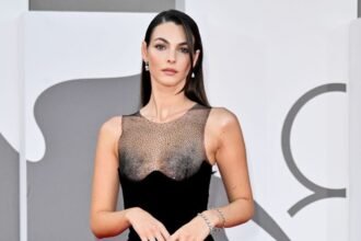Vittoria Ceretti, la top model italiana fidanzata di Leonardo DiCaprio, fotografatissima a Venezia 2026: eleganza e sensualità sul red carpet - Gossip.it