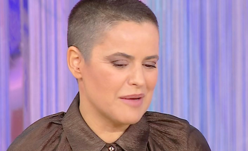 “Mia sorella a casa non è mai tornata”: Silvia Salemi racconta di non aver parlato per quattro anni dopo la morte della sorella maggiore Laura - Gossip.it