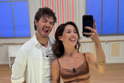 Aurora Ramazzotti e il suo insegnante di “Ballando” Nikita Perotti condividono altre immagini delle prime prove e rivelano il nome che hanno scelto per la loro coppia - Gossip.it