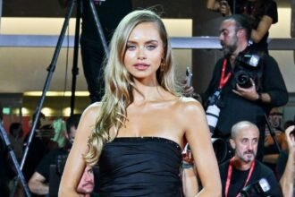 La bellissima fidanzata di Jannik Sinner conquista Venezia con un elegante look Armani: guarda Laila Hasanovic sul red carpet - Gossip.it