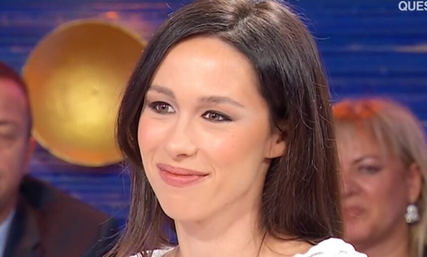 “Mi sento sempre inadeguata”. Aurora Ramazzotti confessa di soffrire di una famosa sindrome, ecco quale - Gossip.it