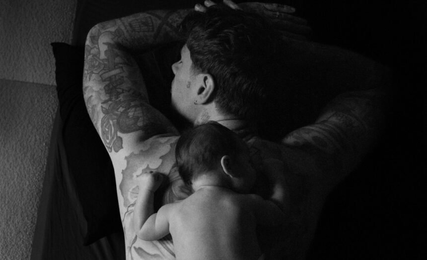 “Tre ore mi hai fatto dormire!”: Benjamin Mascolo celebra il primo compleanno della figlia Athena, le sue parole - Gossip.it