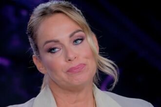“E’ iniziato tutto con la febbre alta”: Sonia Bruganelli rompe il silenzio e in tv svela il problema che ha costretto la figlia Silvia a essere operata d’urgenza - Gossip.it