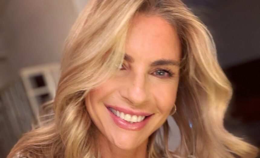 “Dopo i 50 superpanico”: Martina Colombari svela come a 51 anni vuole guardarsi allo specchio e piacersi - Gossip.it