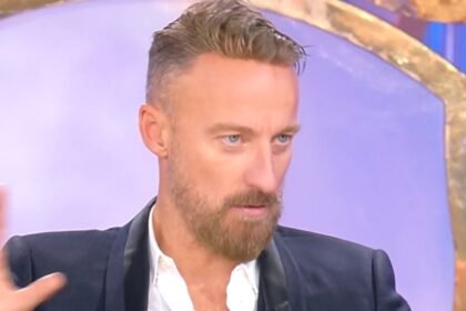 “Un male incredibile”: Francesco Facchinetti in tv svela perché alla fine ha detto di sì alla patch cutanea - Gossip.it