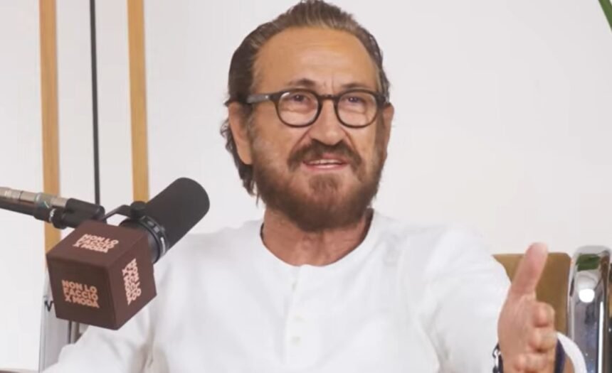 “Non è stato facile essere padre”: Marco Giallini si apre sui figli Rocco e Diego, 27 e 21 anni, che hanno seguito le sue orme - Gossip.it