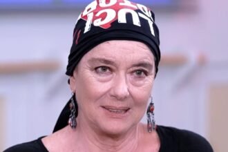 “I capelli stanno ricrescendo”: Monica Guerritore felice di essere tornata a Ballando con le Stelle dopo il tumore - Gossip.it