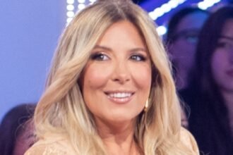 “Ho iniziato a comprare solo pantaloni con l’elastico in vita”: Selvaggia Lucarelli svela la svolta che l’ha portata al suo dimagrimento - Gossip.it