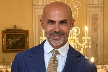 “Come andare in terapia”: Enzo Miccio spiega perché ha svelato tutto del suo amore tossico con un libro, “Quando l’amore non basta” - Gossip.it