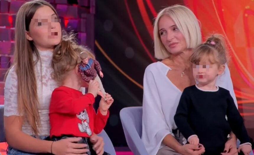 “Le bimbe hanno comprato Ken e dicono…”: Veronica Peparini in tv con le gemelle di 2 anni e l'altra figlia 14enne - Gossip.it