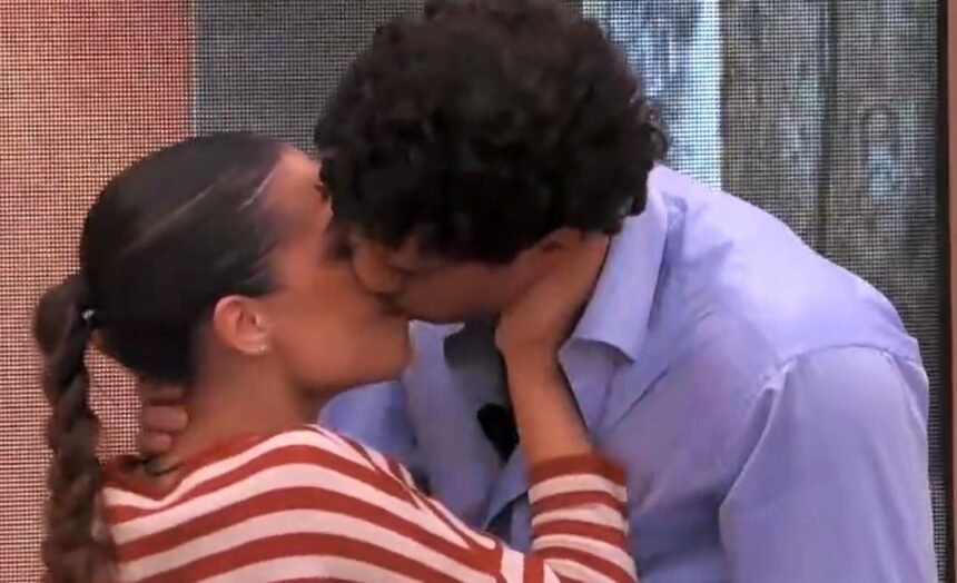 Al GF Vip finalmente c’è il bacio tra Piera Meloni e Alessandro Roncaccia: l’ex della ragazza commenta - Gossip.it