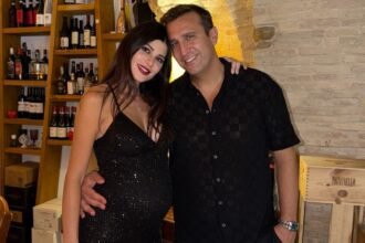 Pio D’Antini papà bis a 43 anni: Cristina Garofalo mostra il pancione e svela la dolce attesa sui social - Gossip.it