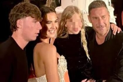 "Mi hanno crocifisso": Francesco Totti sul palco del Brancaccio parla della crisi coi figli dopo la separazione - Gossip.it