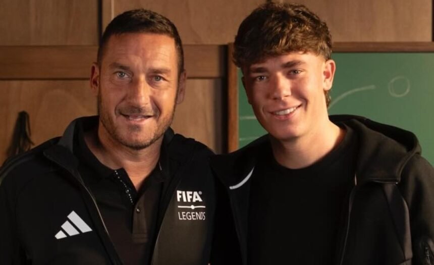 “Un problema alla testa”: Francesco Totti confessa il motivo per cui il figlio Cristian ha smesso di giocare a calcio nel 2025 - Gossip.it