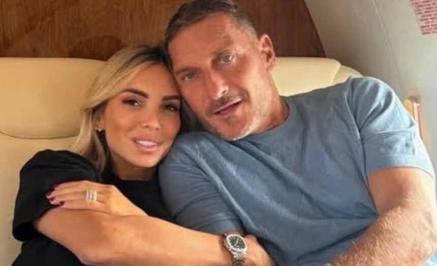 “Lei è un’altra parte del mio amore”: Francesco Totti elogia la compagna Noemi Bocchi e rivela i nomignoli che usano tra di loro - Gossip.it