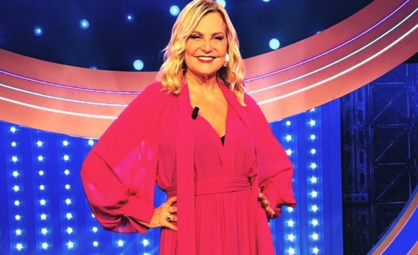 Simona Ventura torna dalla Gialappa’s Band dopo 32 anni e conquista tutti con l’abito fucsia: foto - Gossip.it