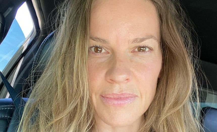 Hilary Swank aspetta il terzo figlio a 52 anni! L'attrice premio Oscar annuncia a sorpresa la gravidanza - Gossip.it